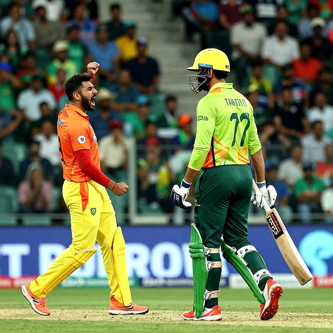 নিলামের প্যাডেল, এনওসি আর শরীরের খাতা: ক্রিকেটের ট্রান্সফার উইন্ডো আসলে কার?